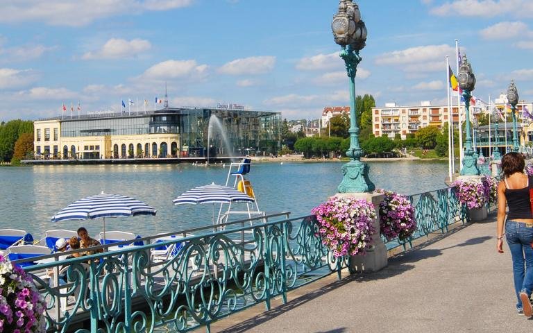 Lac d'Enghien-les-Bains — promenade romantique près des suites