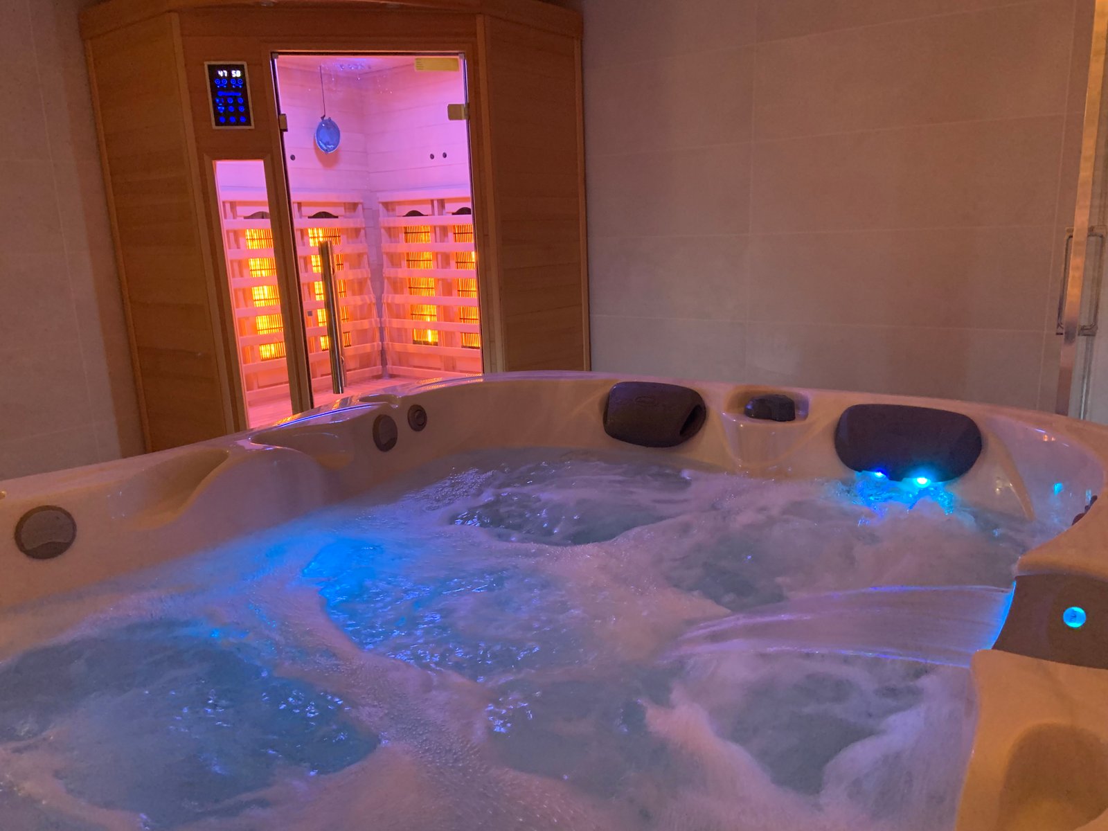 Romance Jacuzzi — spa privatif avec jacuzzi et sauna